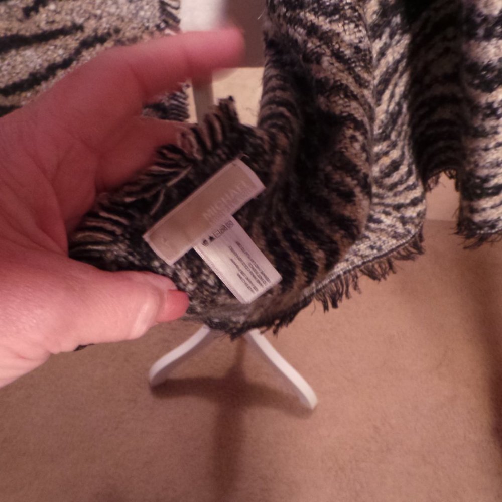 Michael Michael Kors Blanket Scarf/Wrap/Shawl - Picture 10 of 10